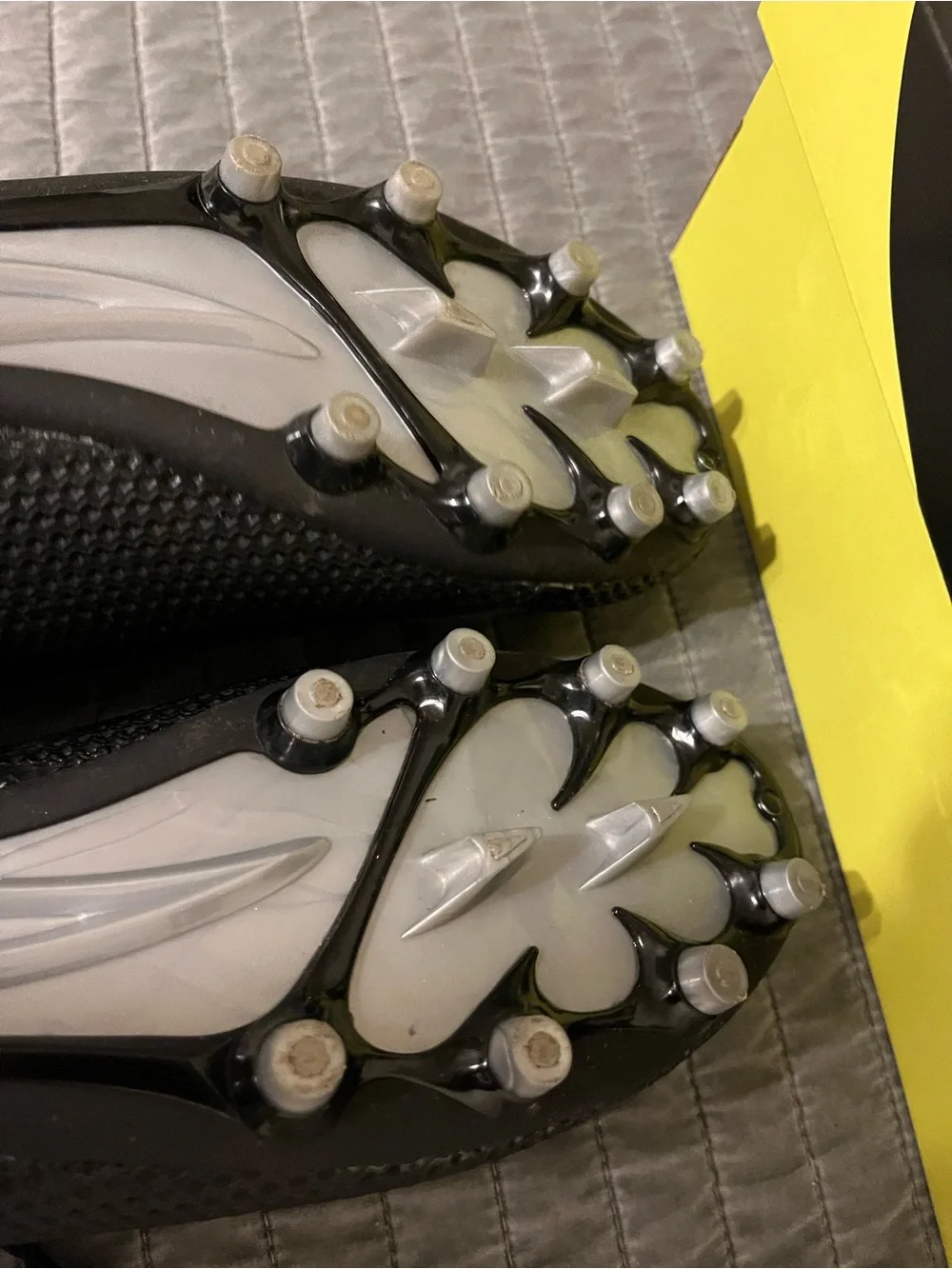 BRAVA Soccer Adult Super Goal Cleats - Picture 4 of 13